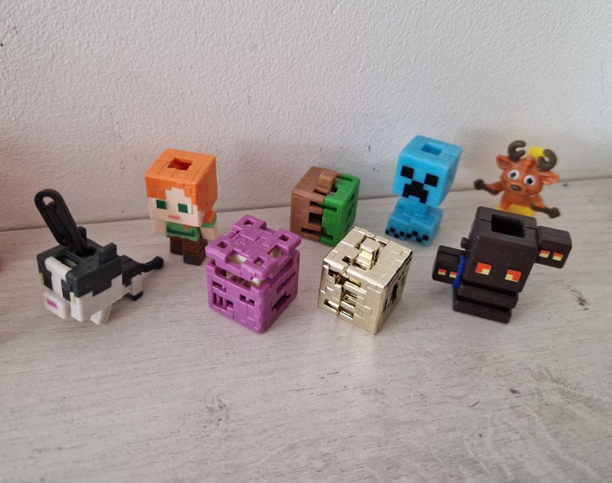 Kinder Joy Minecraft Дивні дива Playmobil Star wars