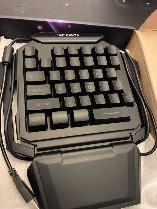 Jednoręczna klawiatura gamingowa mini przewodowa klawiatura