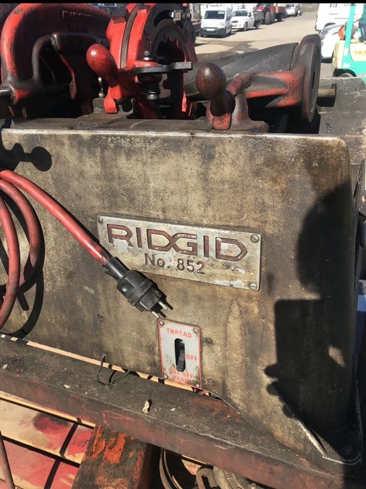 Maquina  de fazer roscas ate  4 ‘’RIDGID mod.852