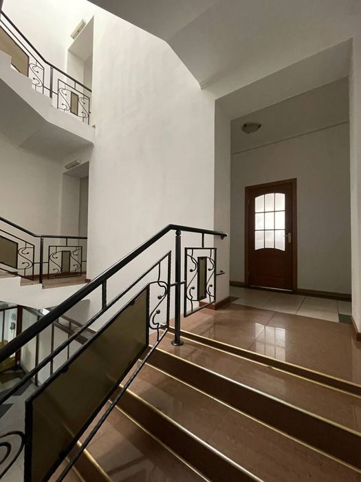 Оренда  комерція центр  620м2