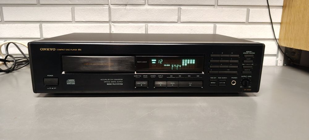 Odtwarzacz CD ONKYO DX-6930