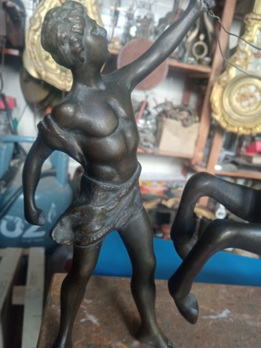 Maravilhosa escultura em bronze com base em mármore grega.com 3ocm de ...