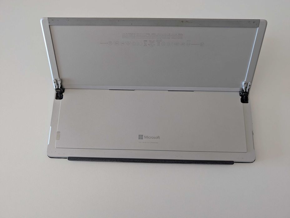 Microsoft Surface Pro 4 (1724) – i5 / 256GB - CTT Shipping64283774702082123