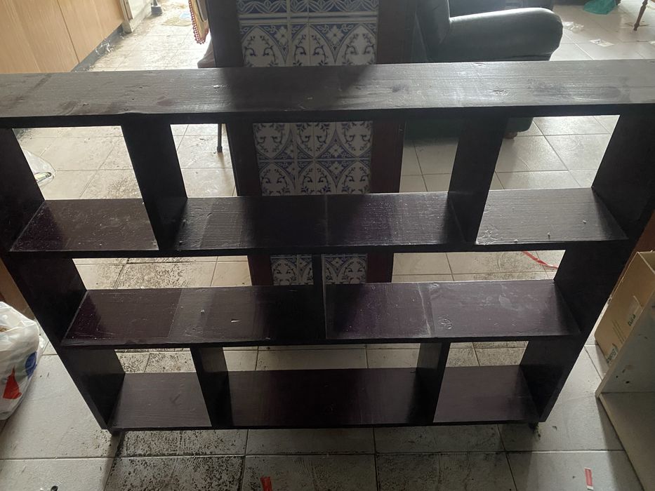 Uma estante 10€ 1,10-90-16 para guardare seus livros