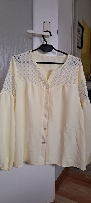 Bluzka z wstawkami z koronki