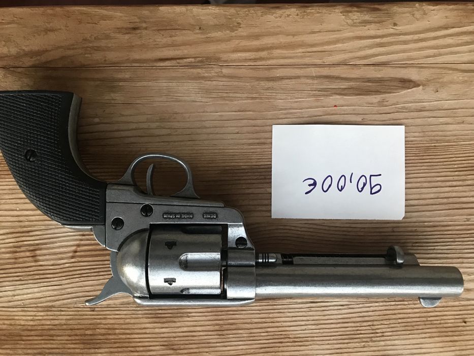 PEÇA Decorativa - Revólver Colt Single Action-Peacemaker NÃO funcional