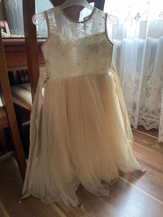 Платье нарядная очень красивая