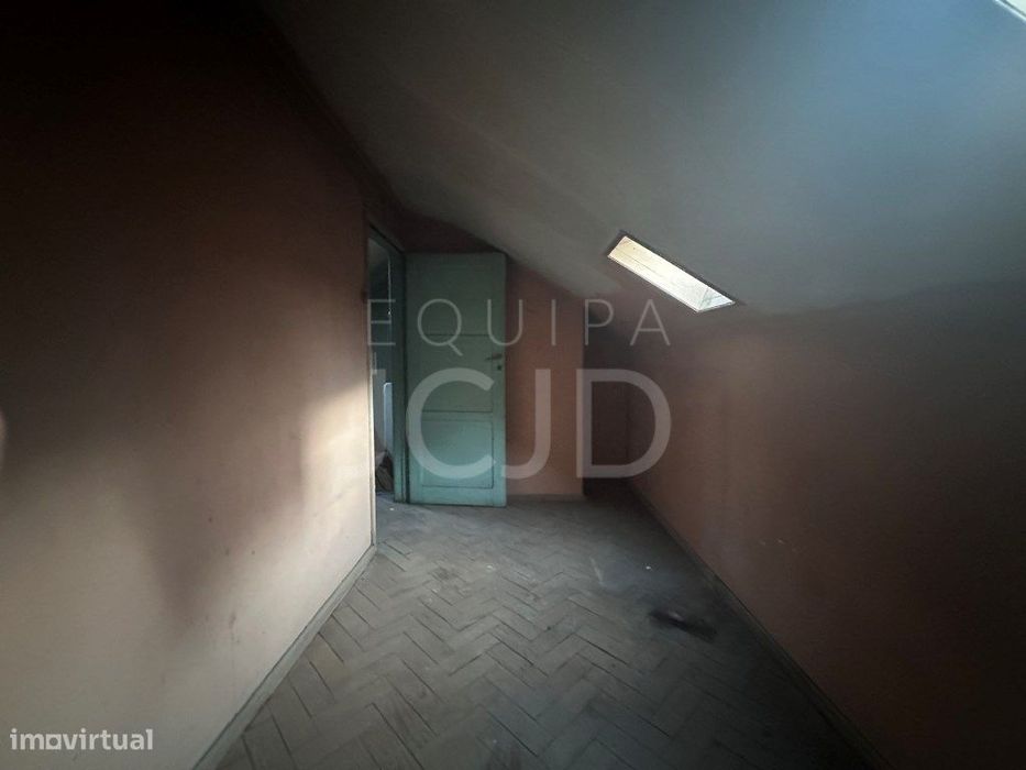 Apartamento T0+1 com Grande Terraço e Sótão - Avenidas Novas, Lisboa