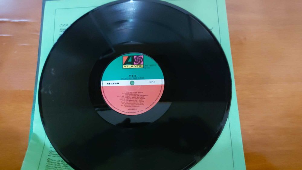Yes – Close to the Edge (LP) – Gatefold + encarte letras