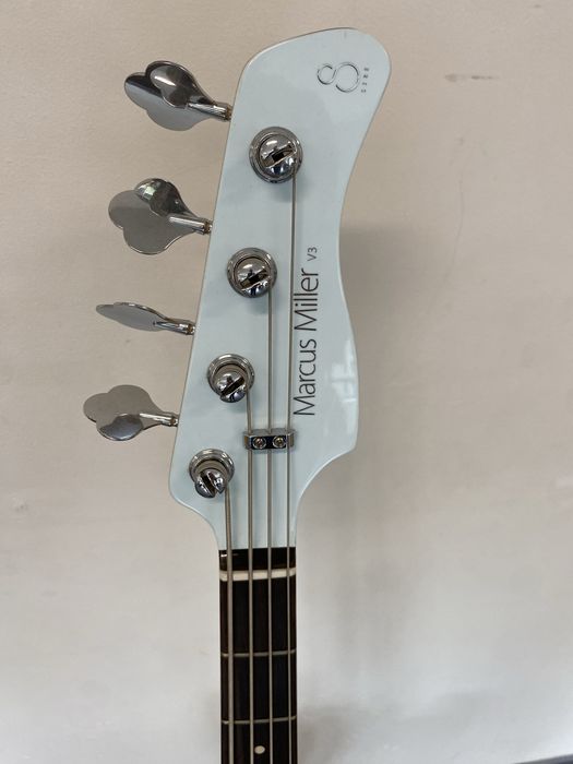 Baixo elétrico Sire Marcus Miller V3P-4