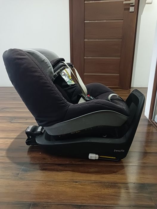 Fotelik samochodowy 9-18kg,  bezwypadkowy Maxi Cosi z bazą