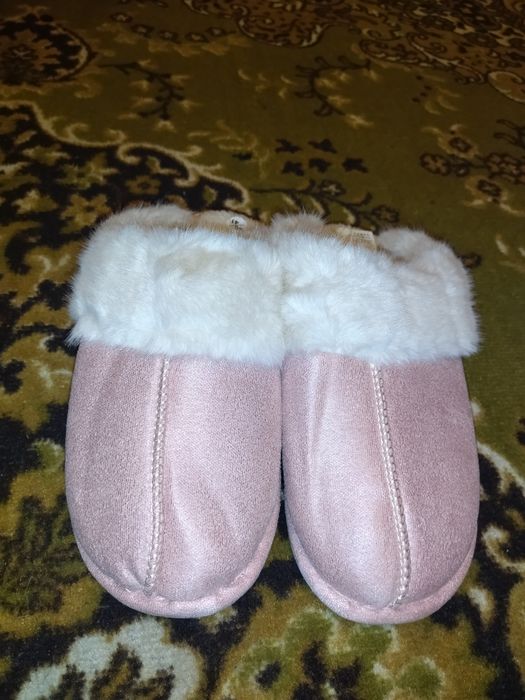 Кімнатні тапочки