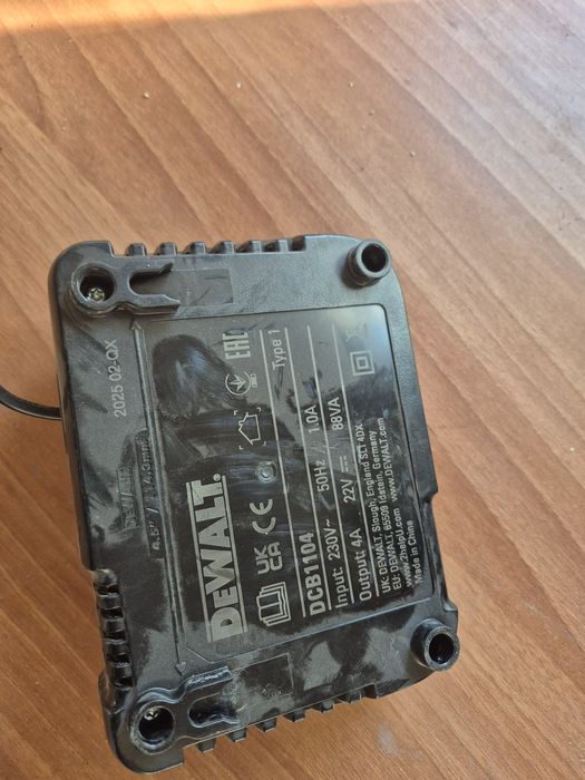 Ładowarka dewalt 1104