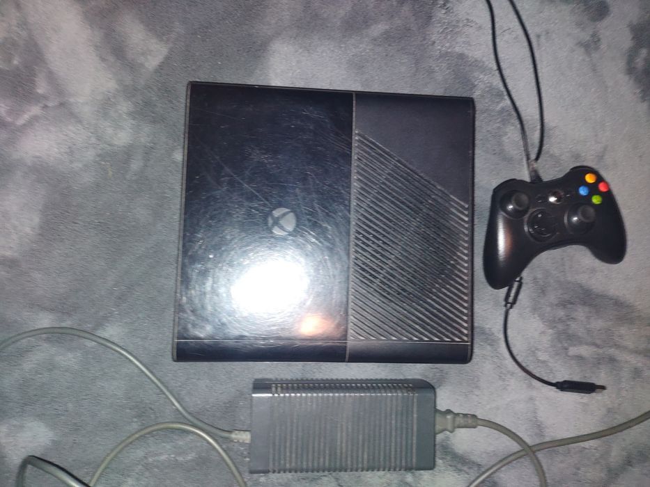 Konsola Xbox 360e