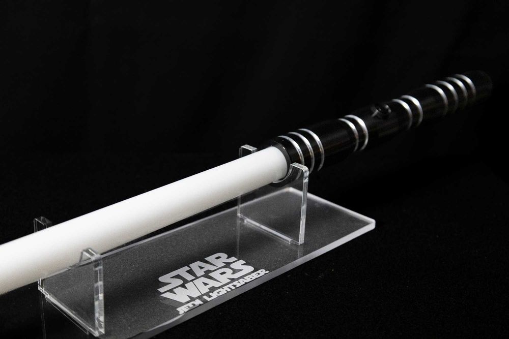 Lightsaber Obsidian V4 com Lâmina de 36” e Stand — Como Novo