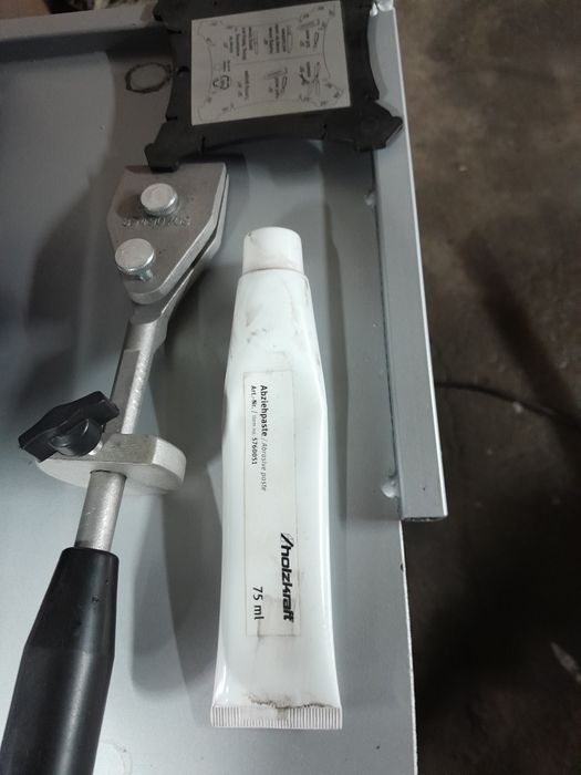 Máquina de afiar lâminas e ferramentas