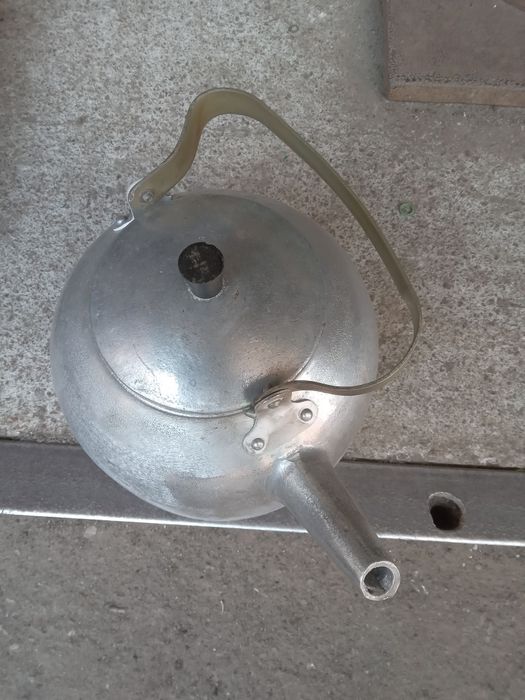 Чайник алюмінієвий литий продам. Ємність 5л. Новий.