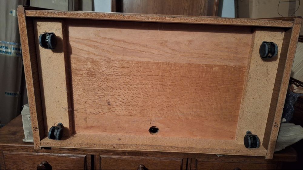 Móvel de Madeira com Gaveta e Rodas