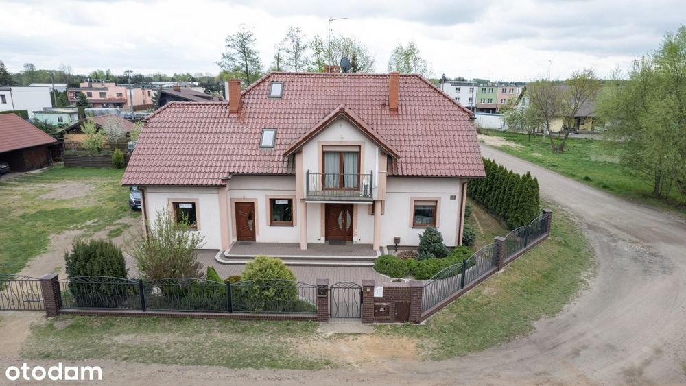 Dom (200 mkw.) +  niezależne mieszkanie (50 mkw.)