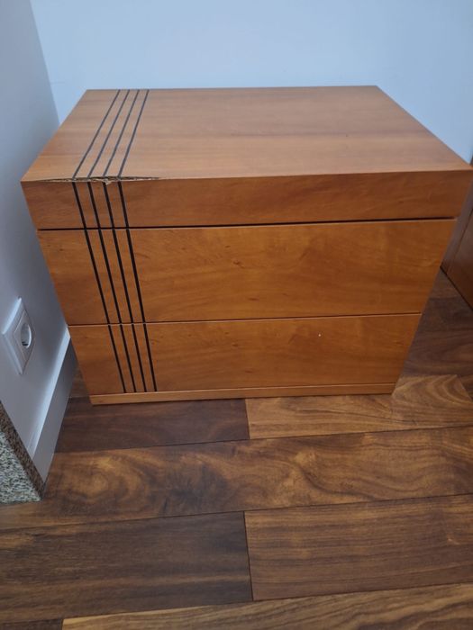 Mobilia de quarto, cama, mesinhas e comoda