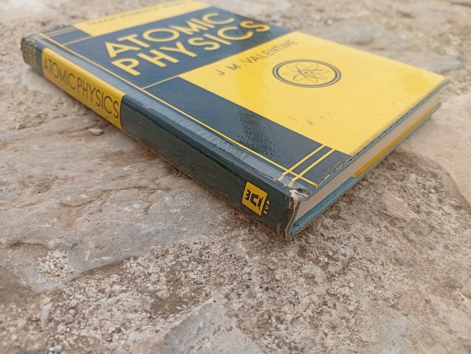 livro clássico "Teach Yourself Books - Atomic Physics"
