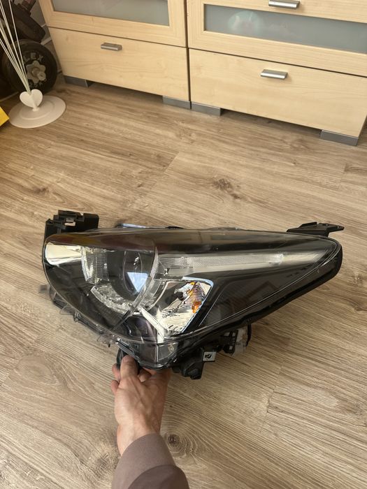Фара мазда 2 full led в ідеальному стані