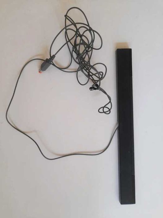 Nintendo Wii , Vermelha, 2 comandos, Sensor e Cabos