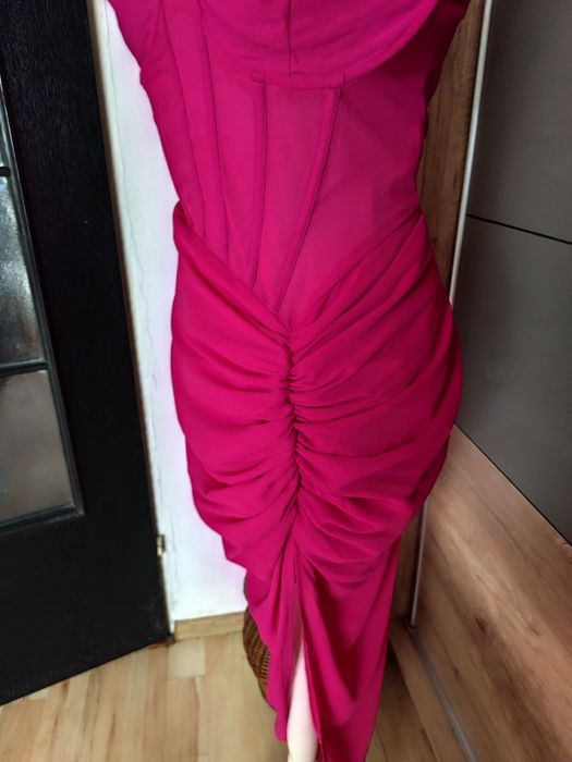 Różowa sukienka gorsetowa z marszczeniem r.42