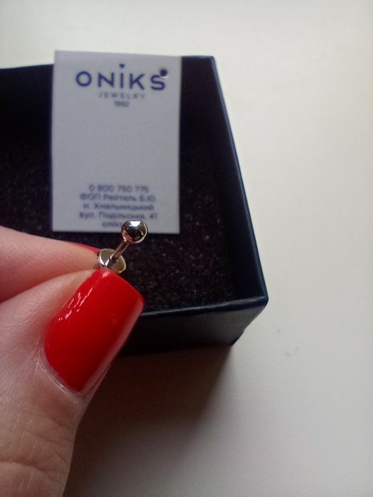 Золота сережка пусета