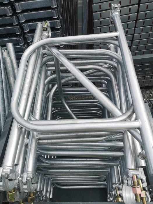 Elewacyjne nowe kompletne rusztowanie stalowe Plettac wysokość 10,4 m x 15 m długie = 155m2