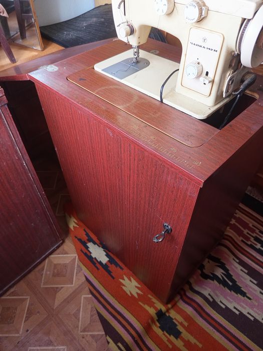 Швейна машинка Чайка 142 М