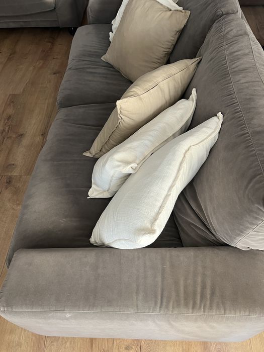 Sofás cama em pele de pessego e penas com capas lavaveis