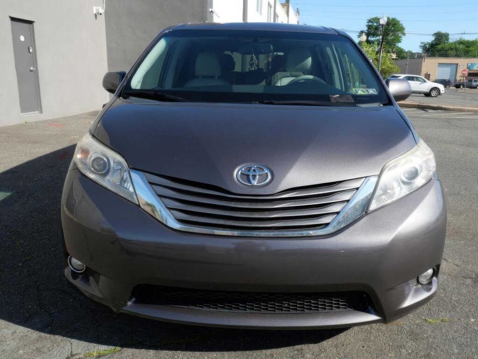 Toyota Sienna      2015