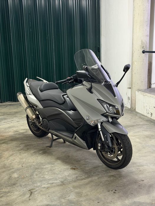 Yamaha Tmax 530 com alguns extras