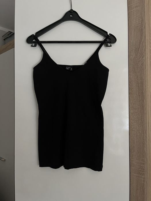 Vero Moda czarny top damski z regulowanymi ramiączkami bluzka