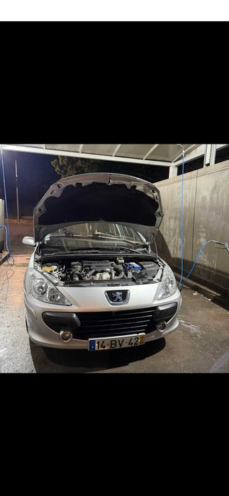 Peugeot 307 SW 1.6 HDi de 2006, edição Black & Silver, com 272.930 km