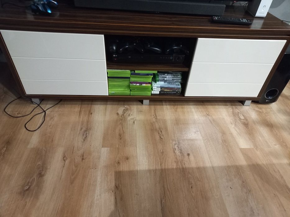 Zestaw szafka pod telewizor i witryna z szybą