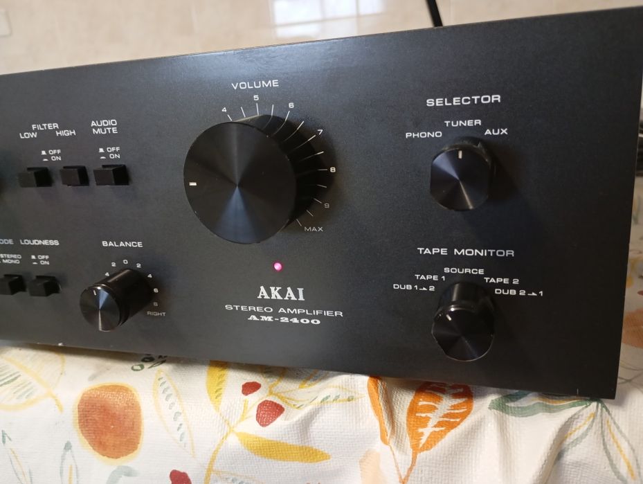 AKAI AM 2400 Black Amplificador