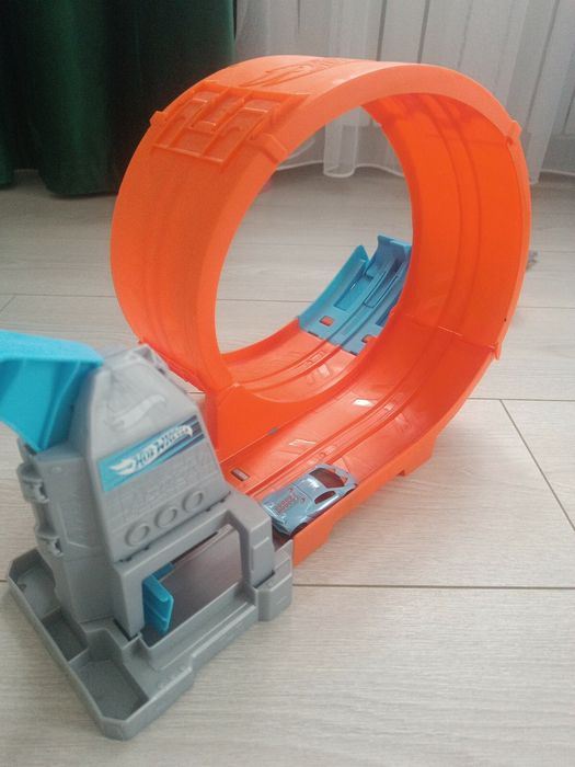 Трек Hot Wheels петля