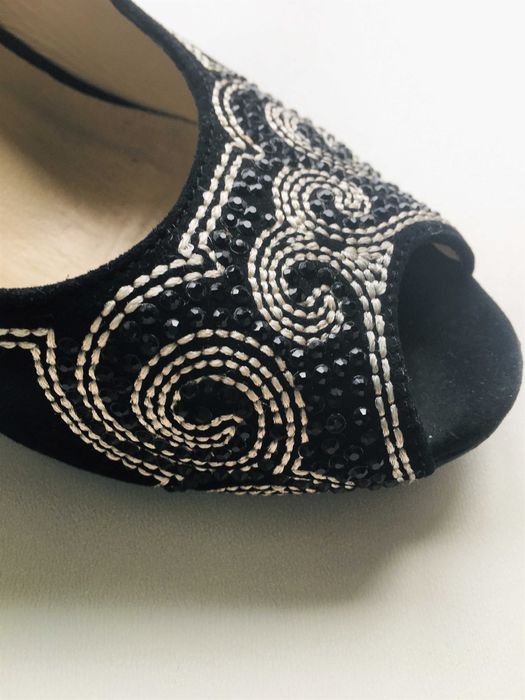 Замшеві туфлі на каблуку stoalos з вишивкою