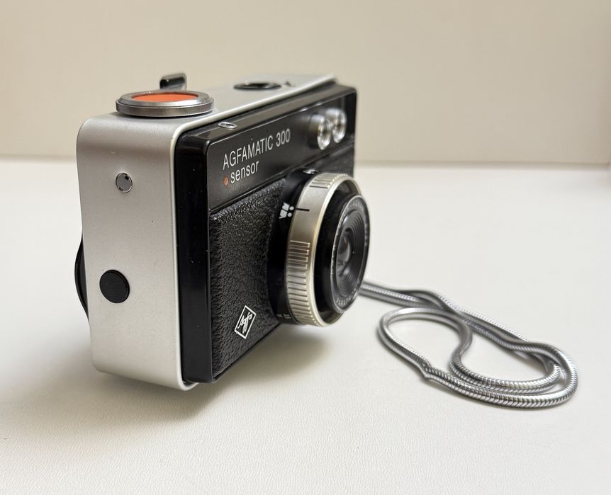 Stary zabytkowy aparat fotograficzny Agfamatic 300 sensor