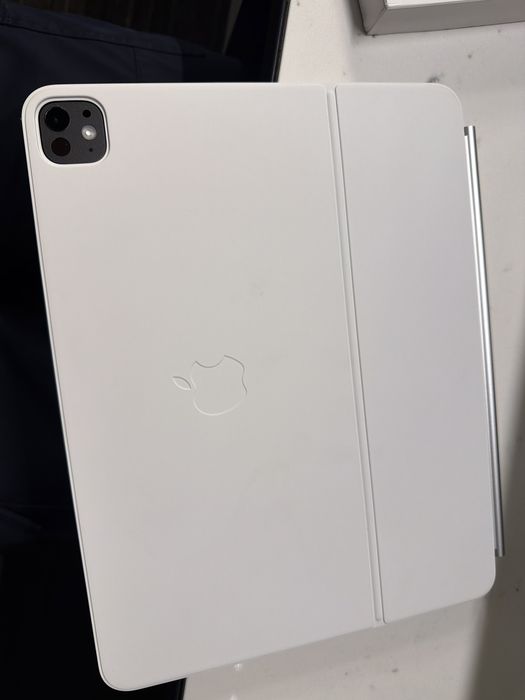 Ipad pro 13 M5 256gb + apple Magic keyboard novo !