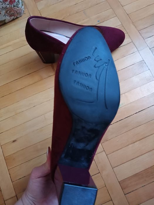 Продам жіночі нові туфлі