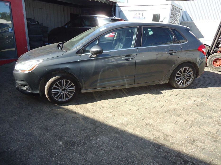 Citroen C4 1.6 Hdi 90cv VTR (9HP) de 2012, só ás peças