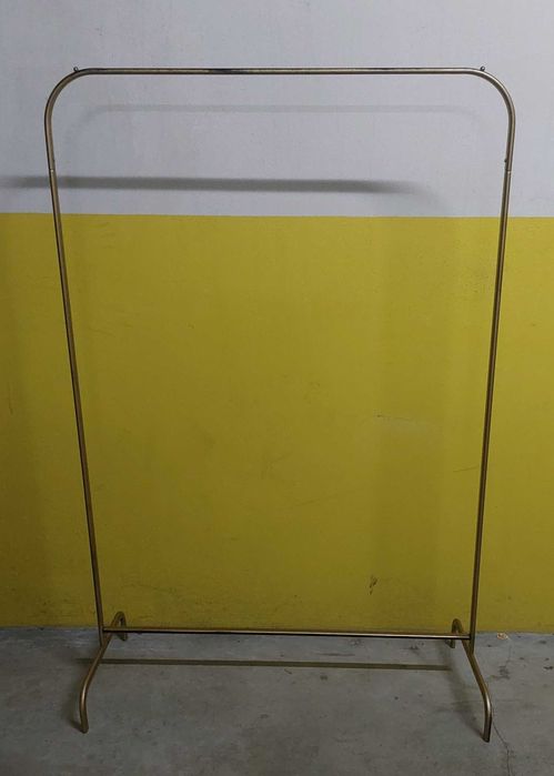 Suporte p/ cabides - cor dourada