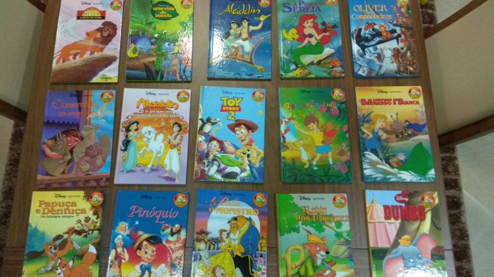 60 livros da coleção Disney