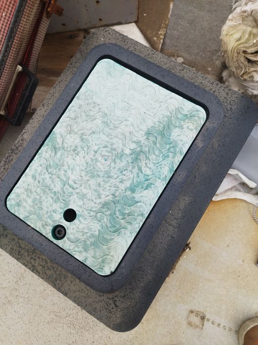 Caixa de rega para jardim, com tampa

Nova, nunca usada

Entrega em mã