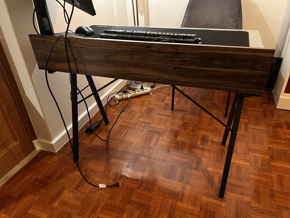 Secretária com tampo de vidro