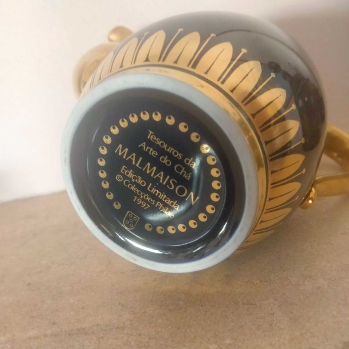 12 Bules em porcelana decorados a ouro. Arte maravilhosa
