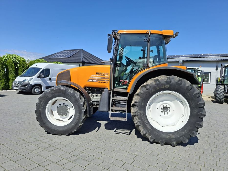 Renault Ares 640